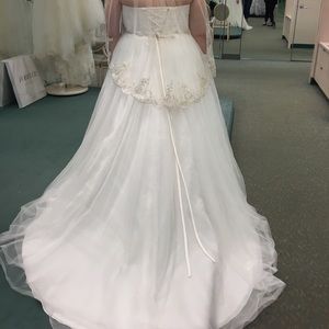 Wedding dress. NWT